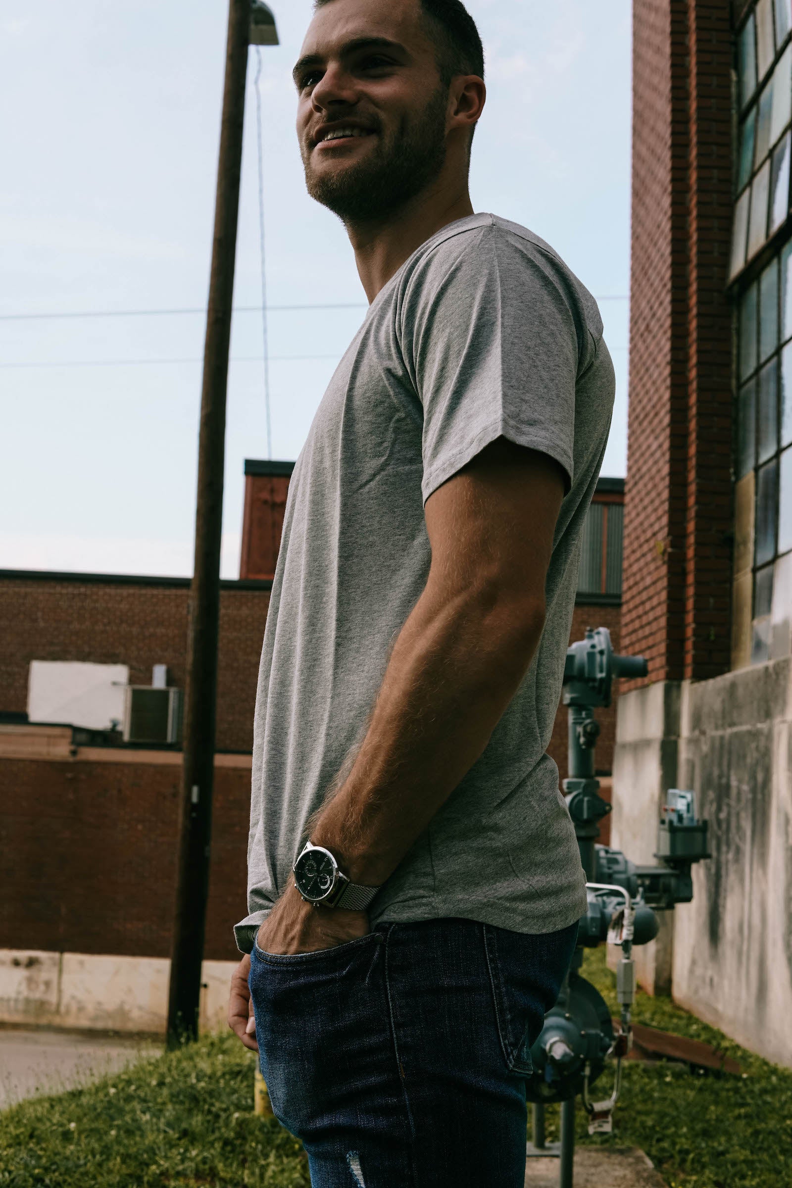 Taita Tee in Gray